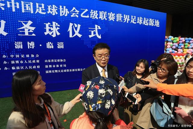 跳水奥运冠军高敏现场为成都蓉城加油，晒与姚夏、邵佳一合照